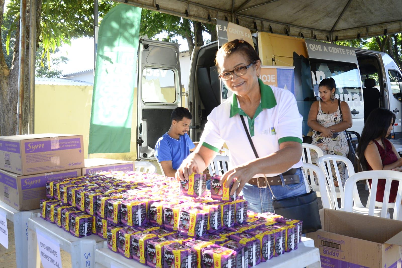 Dignidade Menstrual entrega mais de 44 mil pacotes de absorventes a mulheres e adolescentes em vulnerabilidade social